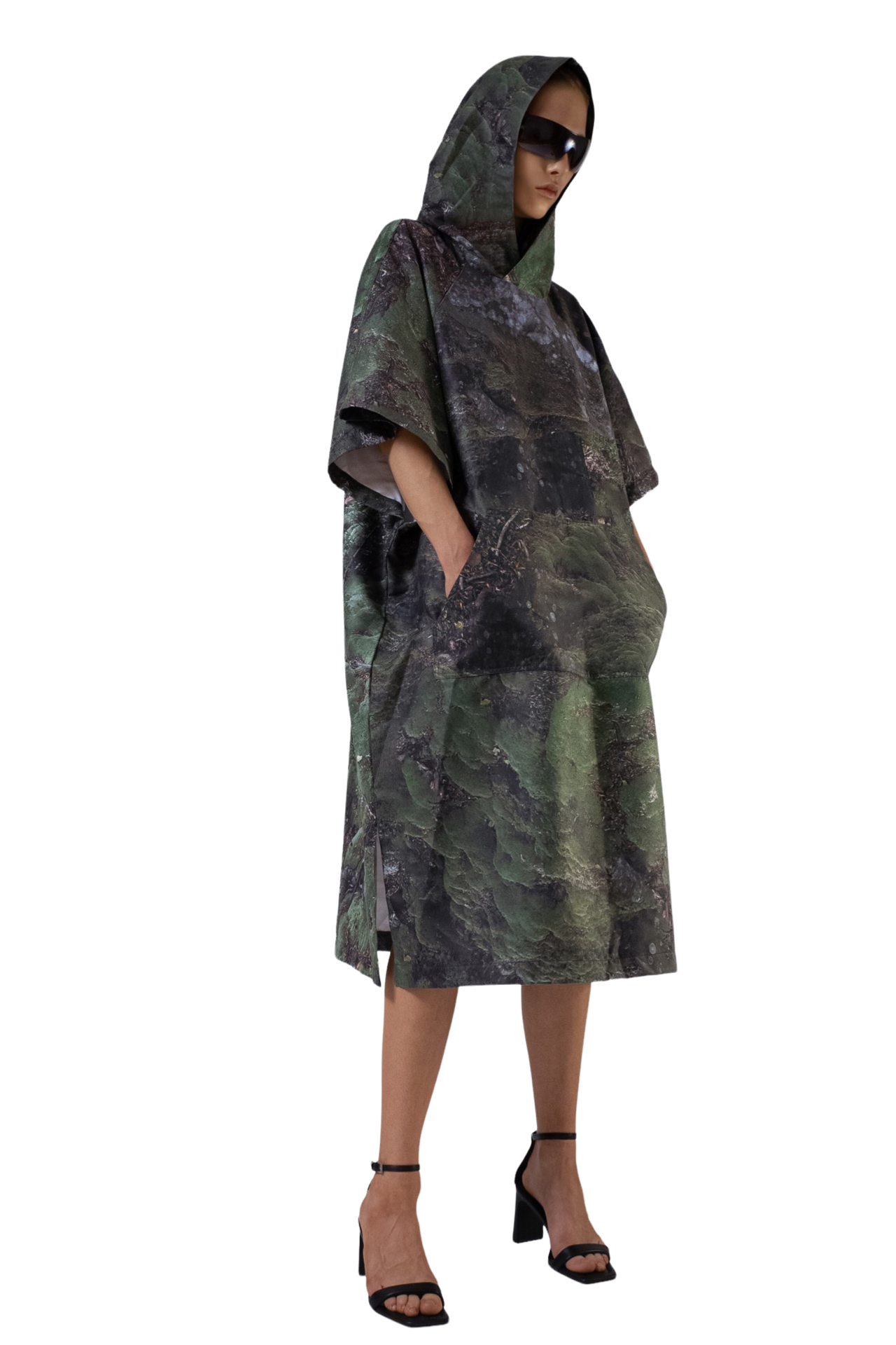 MICROFIBRE PONCHO WITH CARPATHIAN VIEW